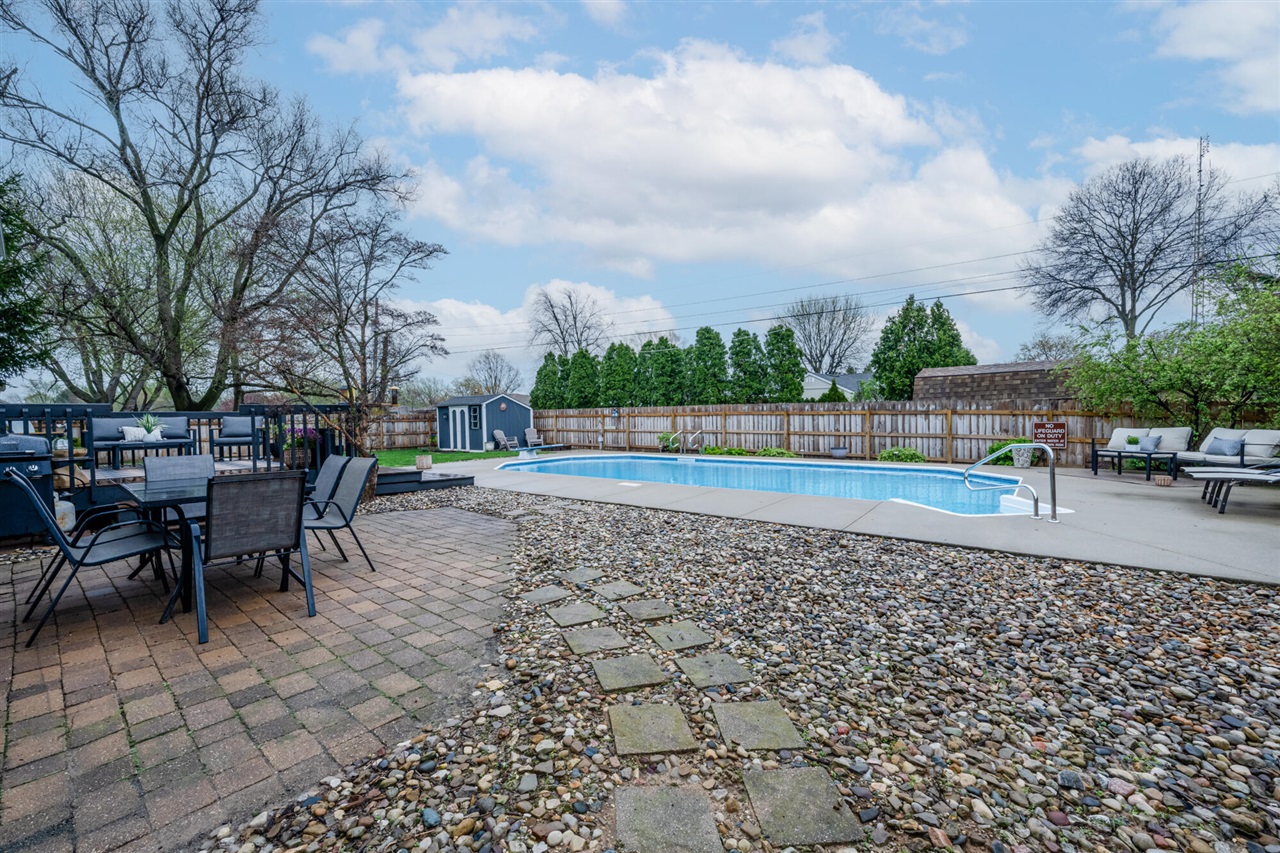 1460 Country Knoll Place, Saint Joseph, MI, 49085-9491