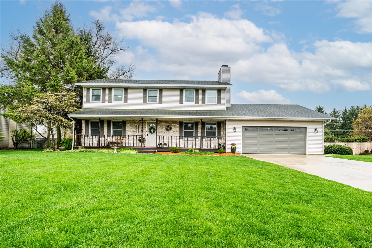 1460 Country Knoll Place, Saint Joseph, MI, 49085-9491