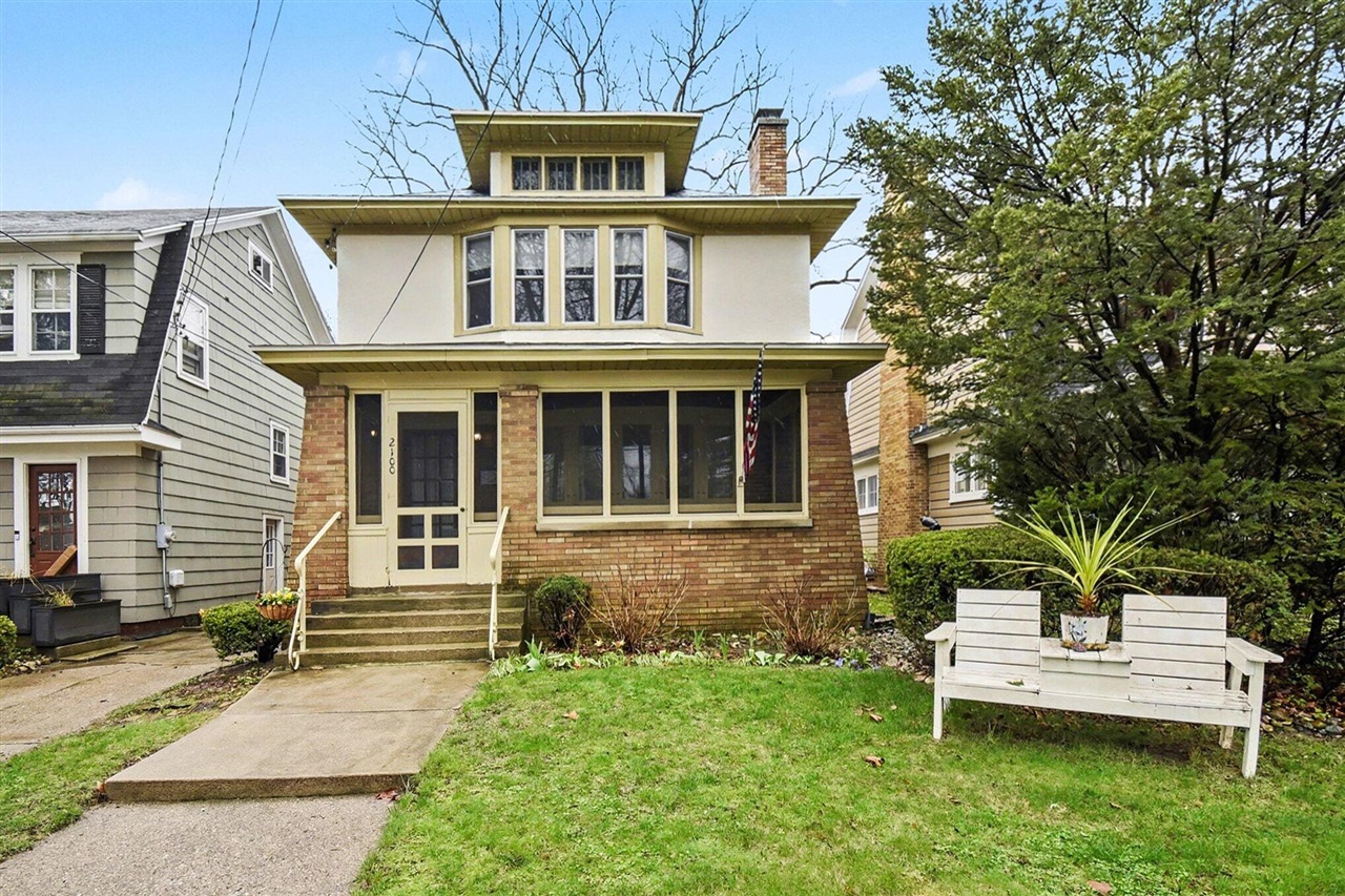 2100 Wealthy Street, East Grand Rapids, MI, 49506-3014