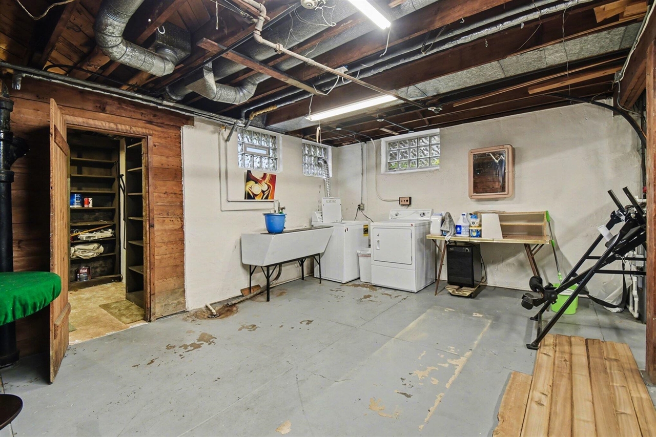 2100 Wealthy Street, East Grand Rapids, MI, 49506-3014