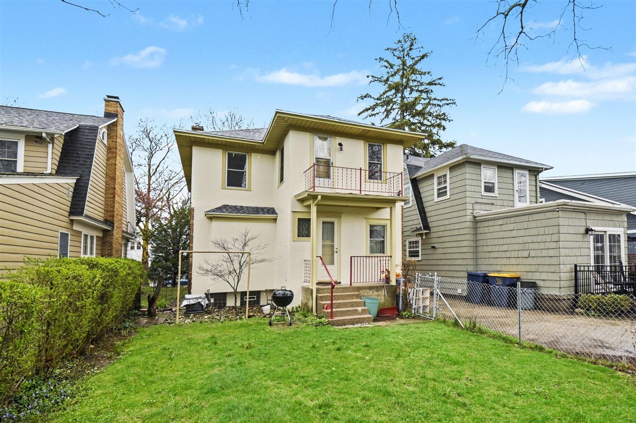 2100 Wealthy Street, East Grand Rapids, MI, 49506-3014