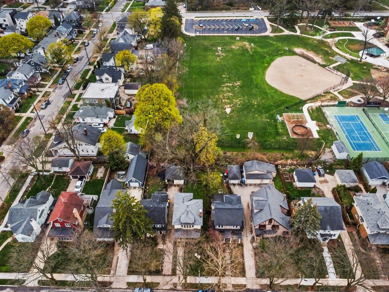 2100 Wealthy Street, East Grand Rapids, MI, 49506-3014