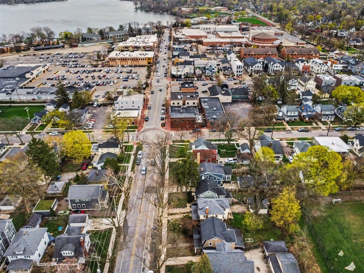 2100 Wealthy Street, East Grand Rapids, MI, 49506-3014