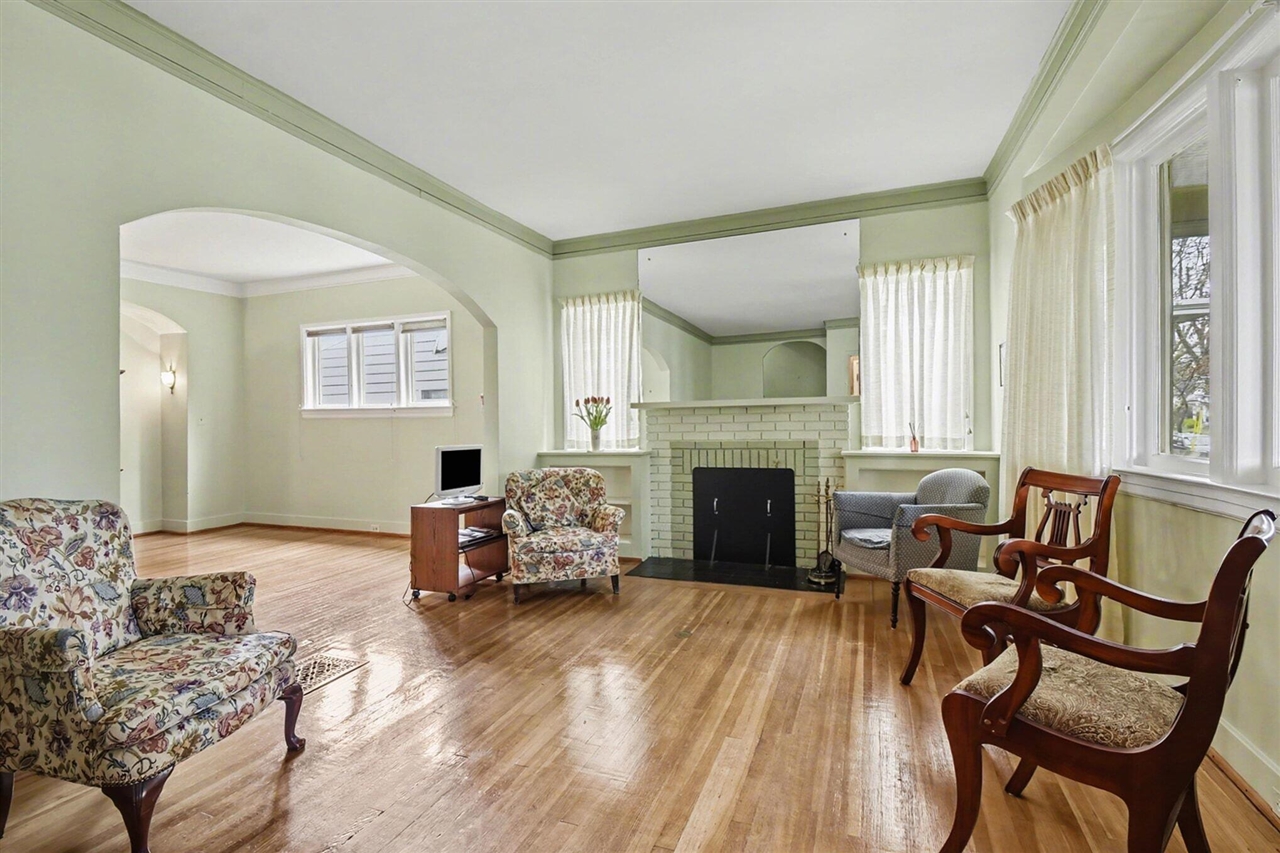 2100 Wealthy Street, East Grand Rapids, MI, 49506-3014