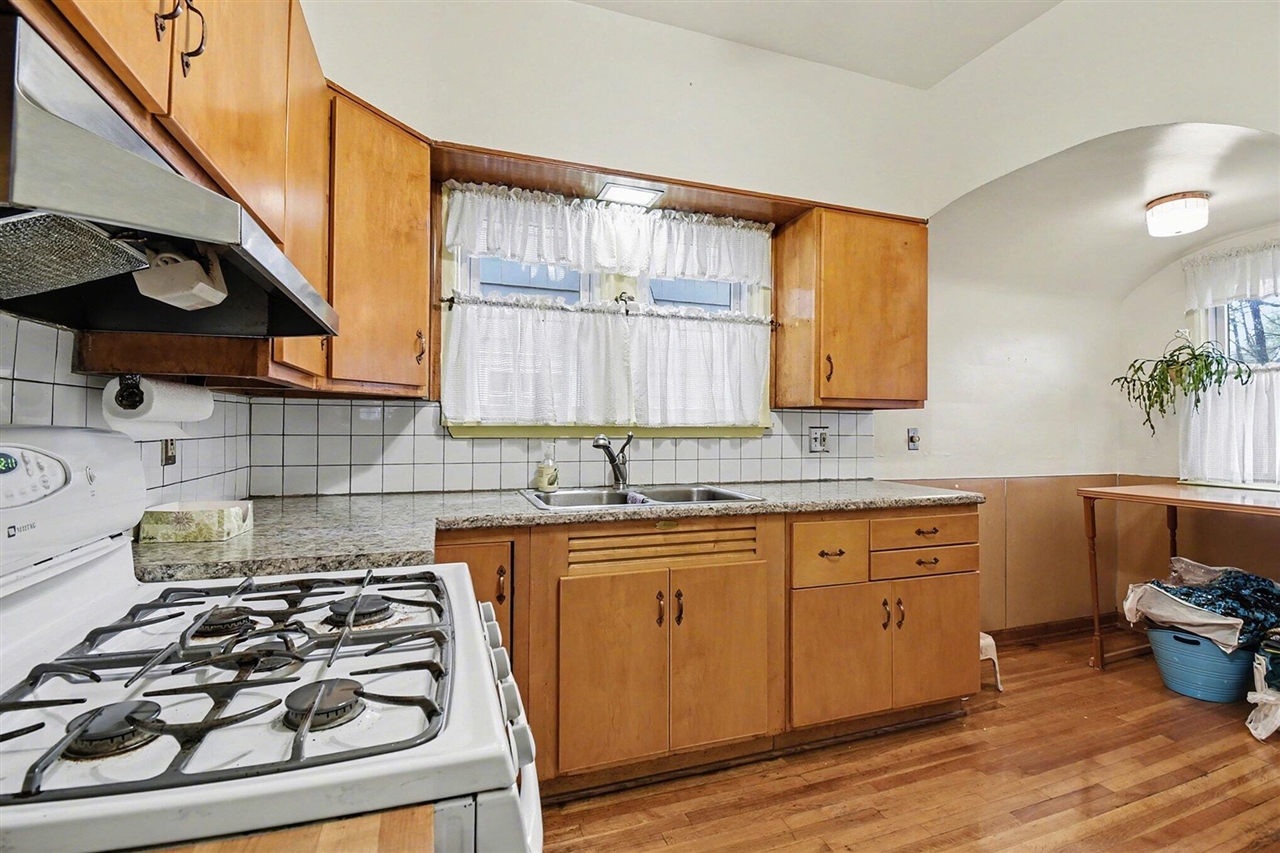 2100 Wealthy Street, East Grand Rapids, MI, 49506-3014