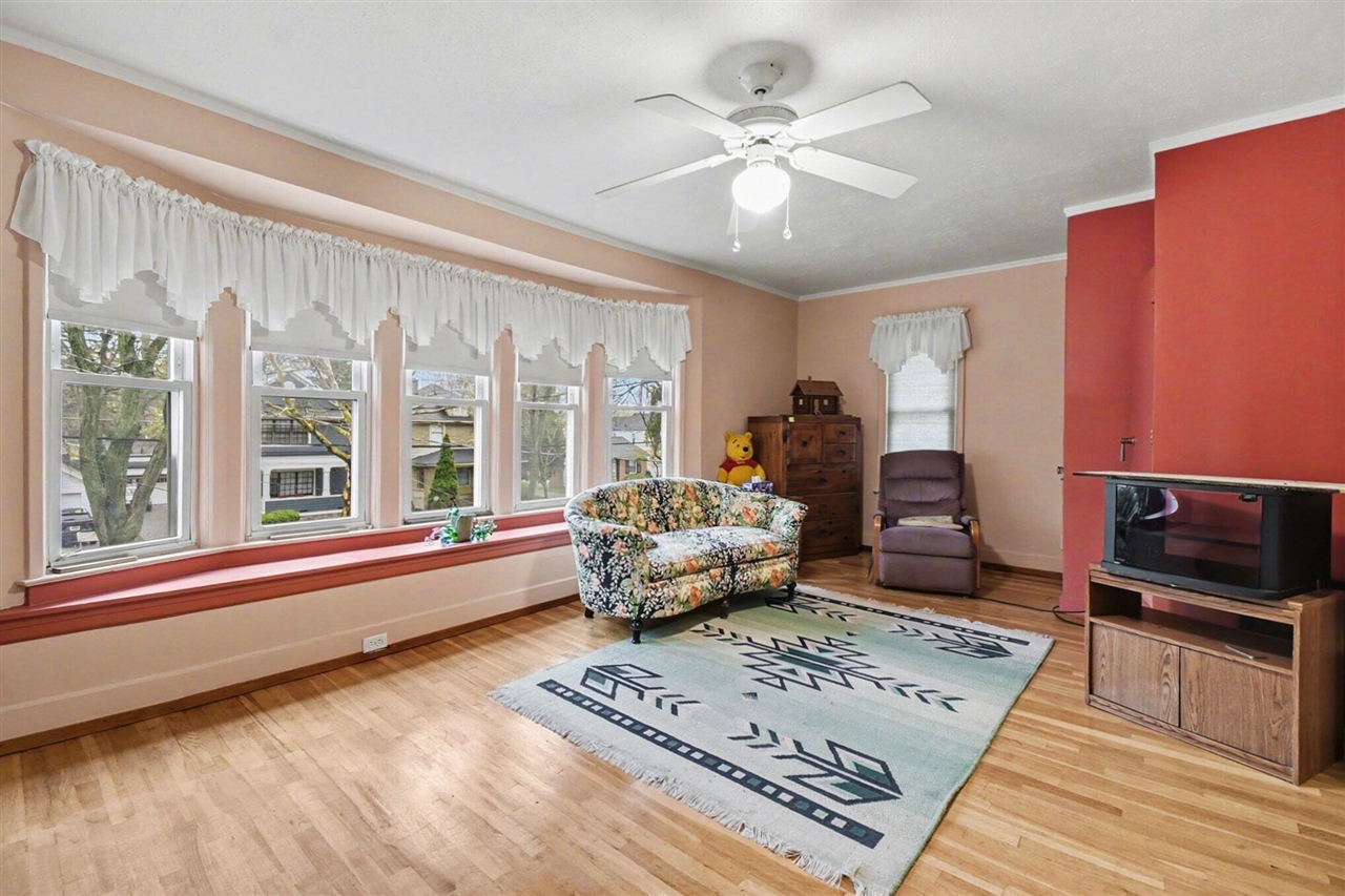 2100 Wealthy Street, East Grand Rapids, MI, 49506-3014