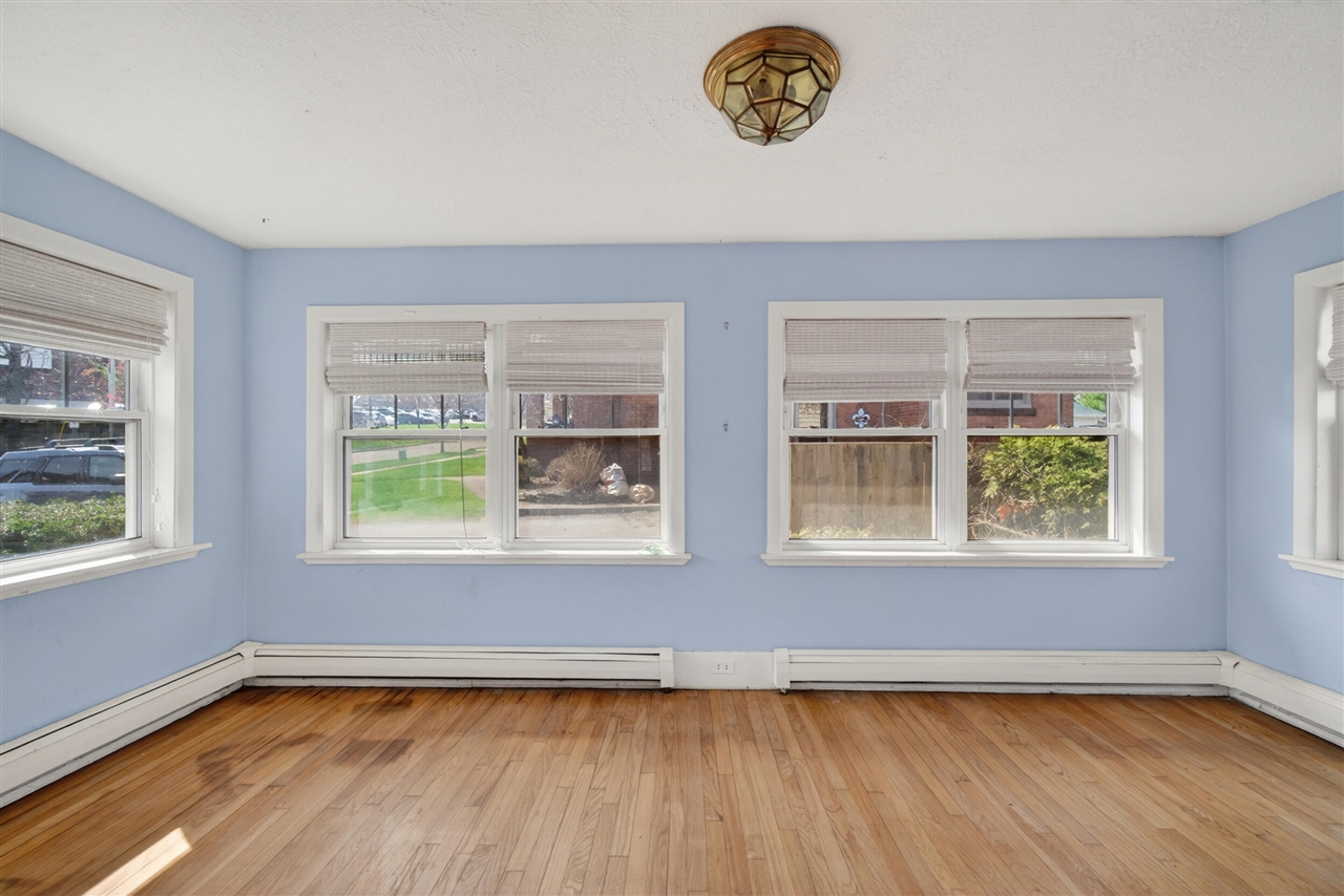 326 Edward Street, Jackson, MI, 49201-1005