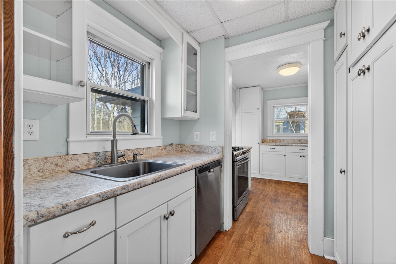 326 Edward Street, Jackson, MI, 49201-1005