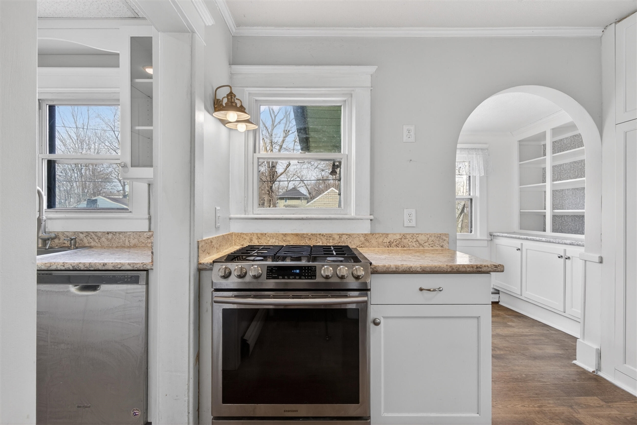 326 Edward Street, Jackson, MI, 49201-1005