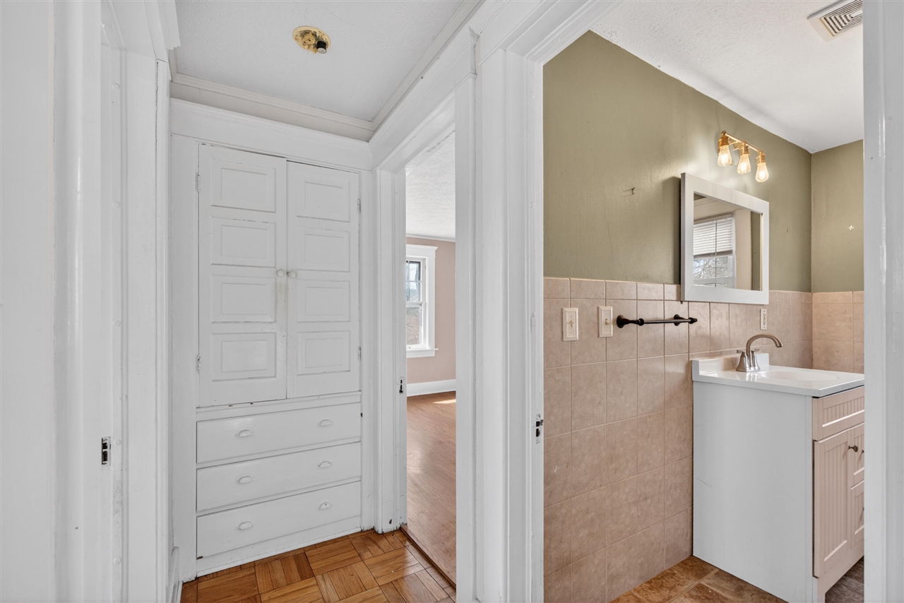 326 Edward Street, Jackson, MI, 49201-1005