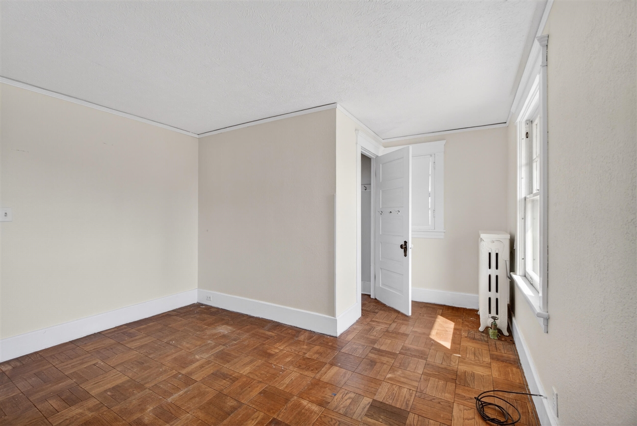 326 Edward Street, Jackson, MI, 49201-1005