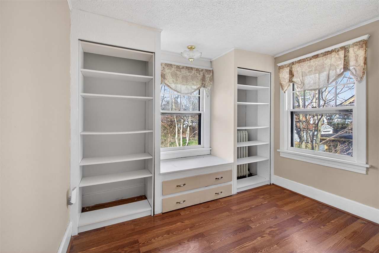 326 Edward Street, Jackson, MI, 49201-1005