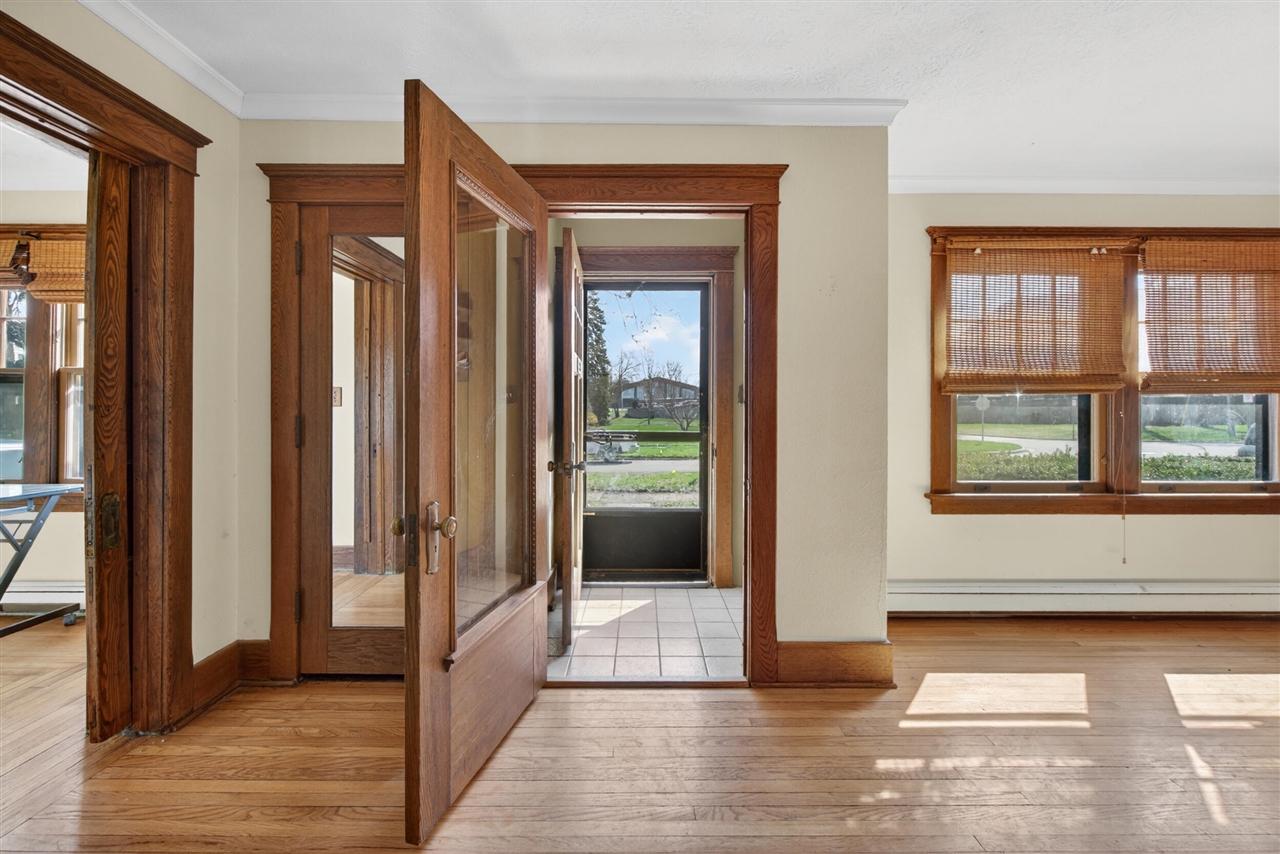 326 Edward Street, Jackson, MI, 49201-1005