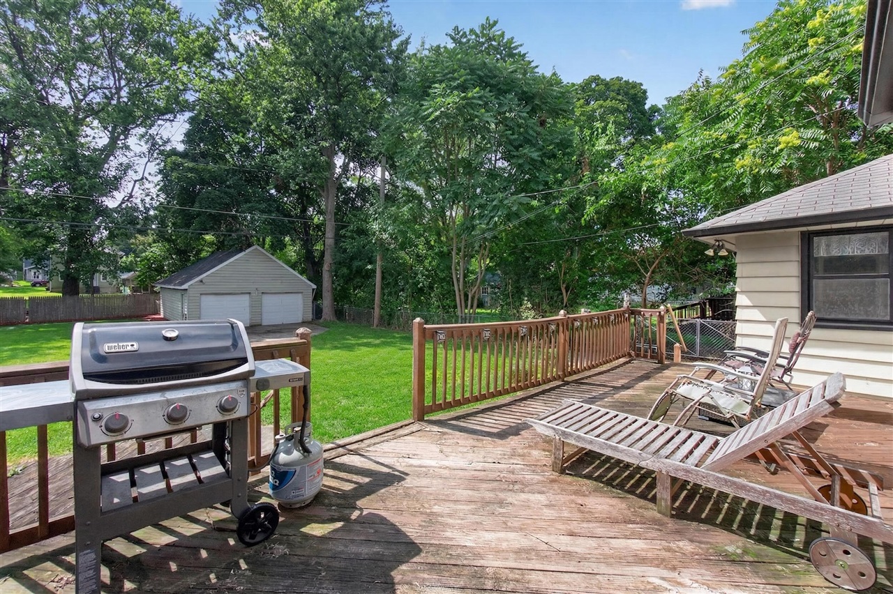 326 Edward Street, Jackson, MI, 49201-1005