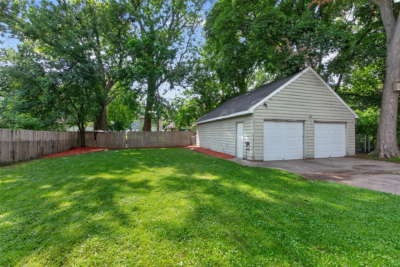 326 Edward Street, Jackson, MI, 49201-1005