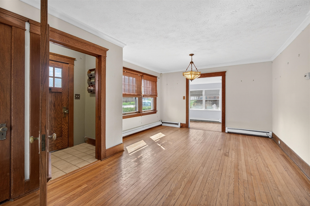 326 Edward Street, Jackson, MI, 49201-1005