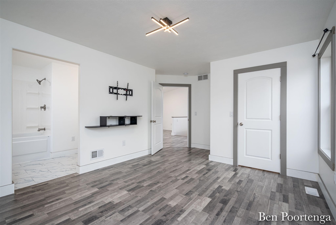 18351 W Howard City-Edmore Rd, Howard City, MI, 49329-9344