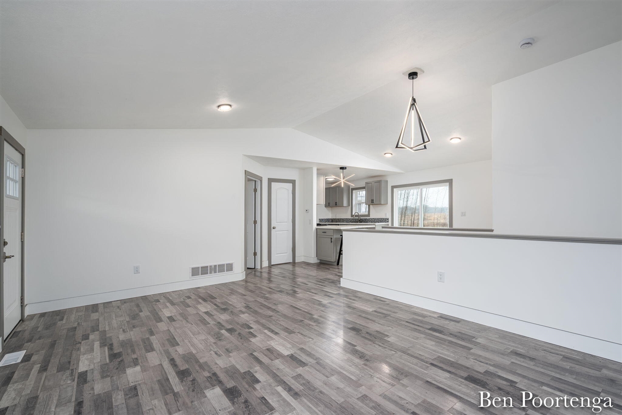 18351 W Howard City-Edmore Rd, Howard City, MI, 49329-9344