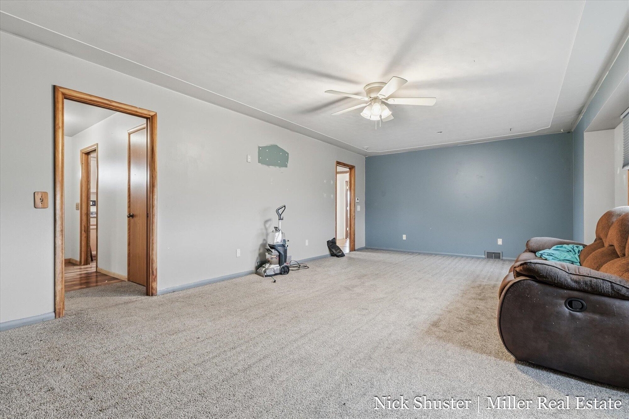 5375 Lansing Road, Charlotte, MI, 48813-8318