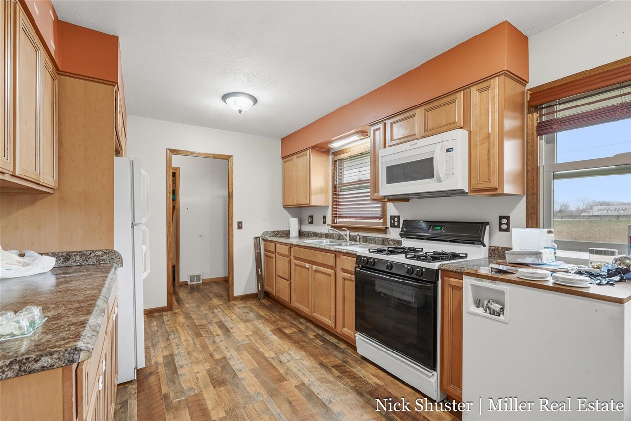 5375 Lansing Road, Charlotte, MI, 48813-8318
