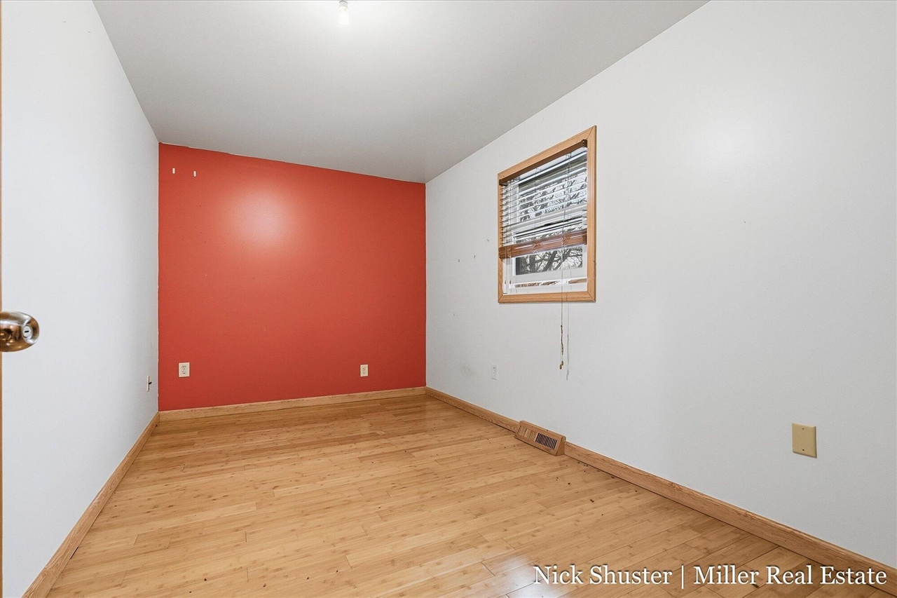 5375 Lansing Road, Charlotte, MI, 48813-8318