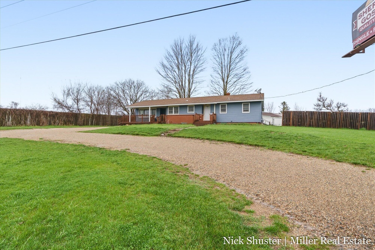 5375 Lansing Road, Charlotte, MI, 48813-8318