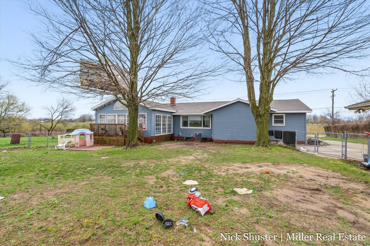 5375 Lansing Road, Charlotte, MI, 48813-8318