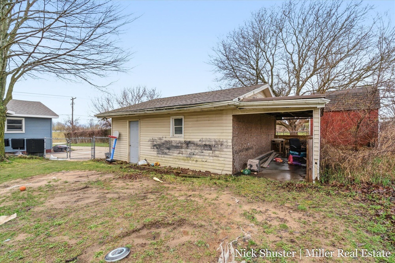 5375 Lansing Road, Charlotte, MI, 48813-8318