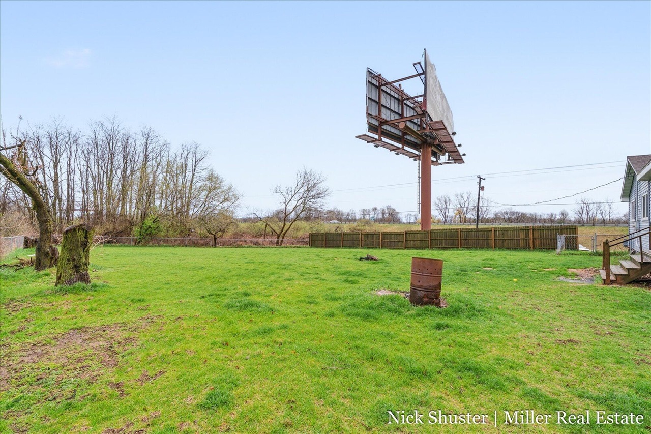 5375 Lansing Road, Charlotte, MI, 48813-8318