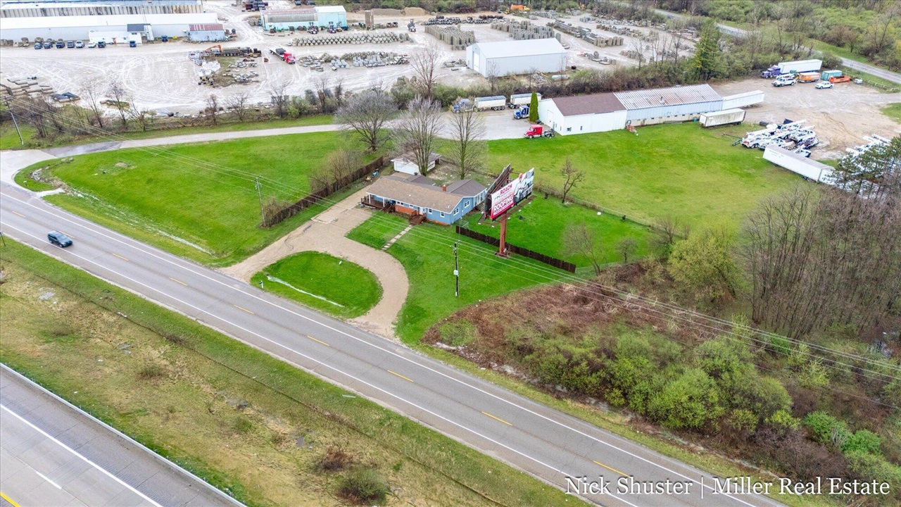 5375 Lansing Road, Charlotte, MI, 48813-8318