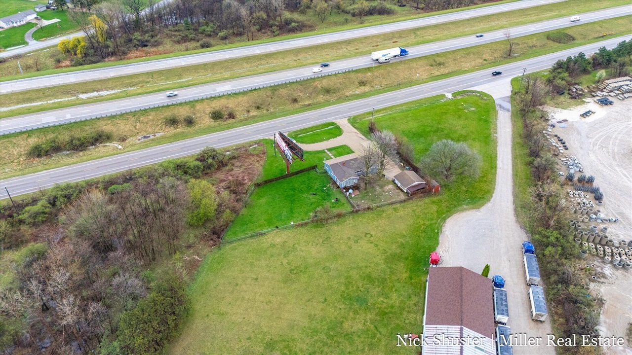 5375 Lansing Road, Charlotte, MI, 48813-8318