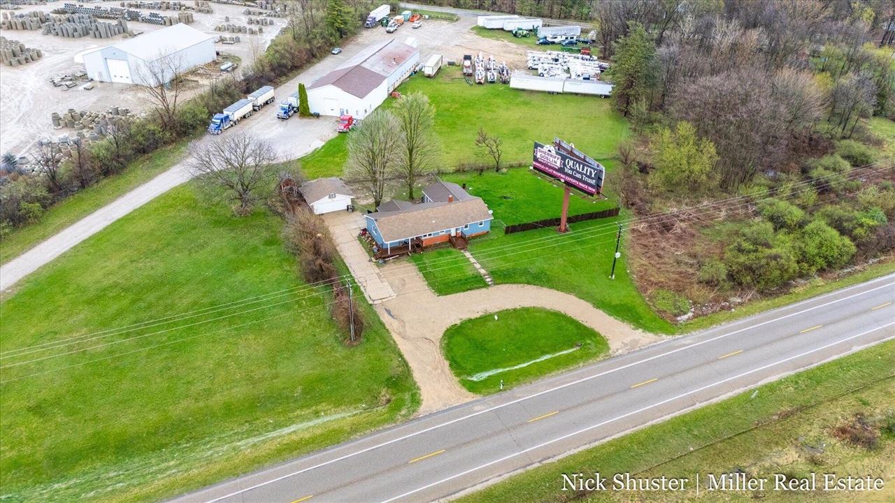 5375 Lansing Road, Charlotte, MI, 48813-8318