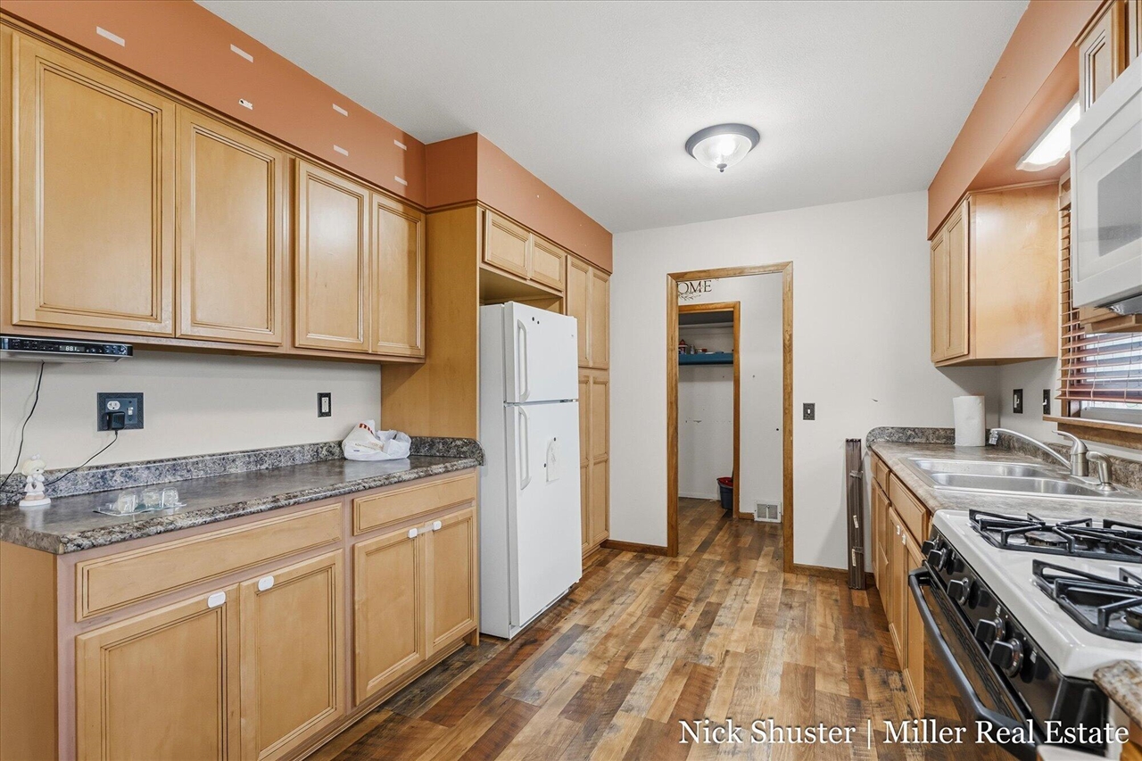 5375 Lansing Road, Charlotte, MI, 48813-8318
