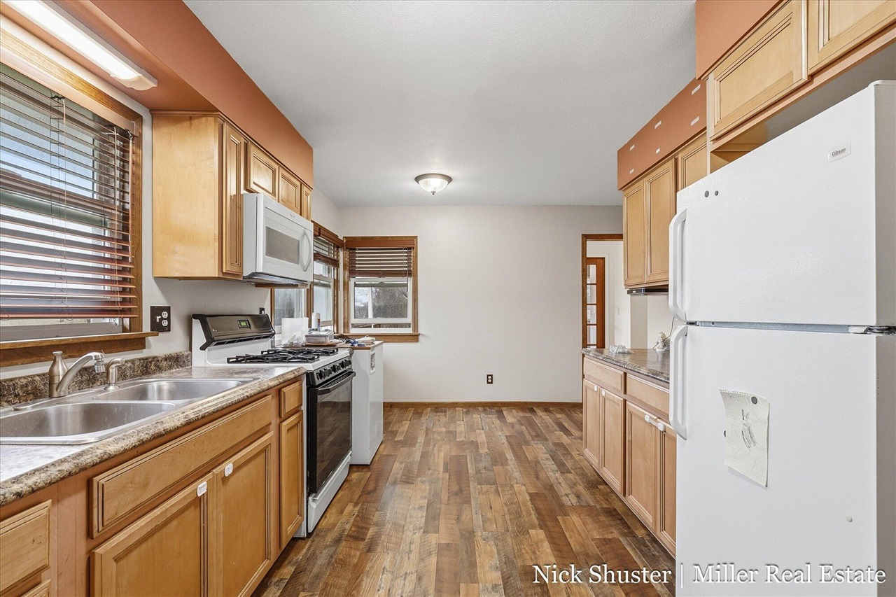 5375 Lansing Road, Charlotte, MI, 48813-8318