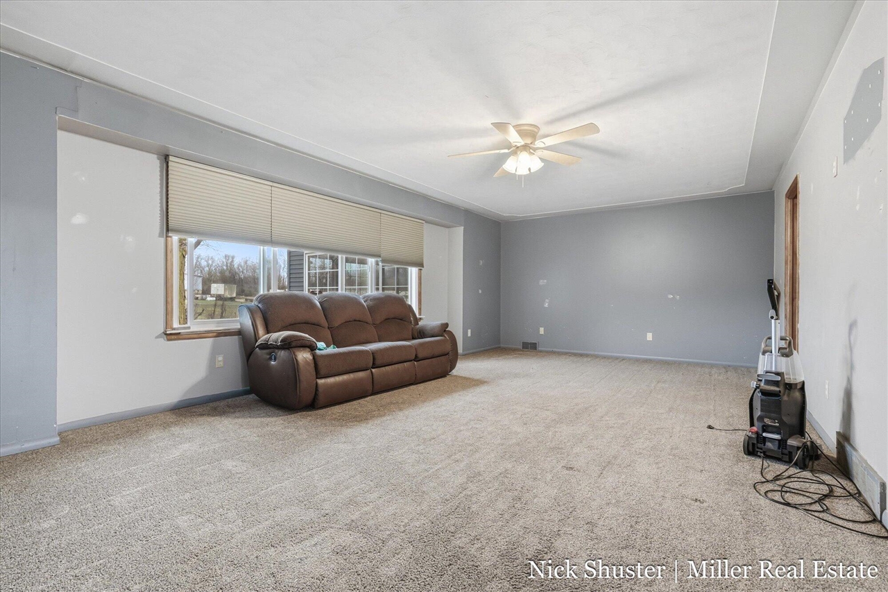 5375 Lansing Road, Charlotte, MI, 48813-8318