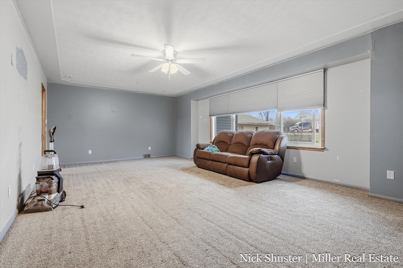 5375 Lansing Road, Charlotte, MI, 48813-8318