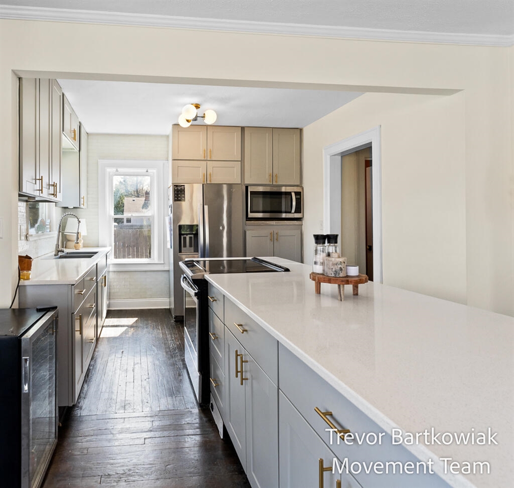 735 Wendover Boulevard, Norton Shores, MI, 49441-5051