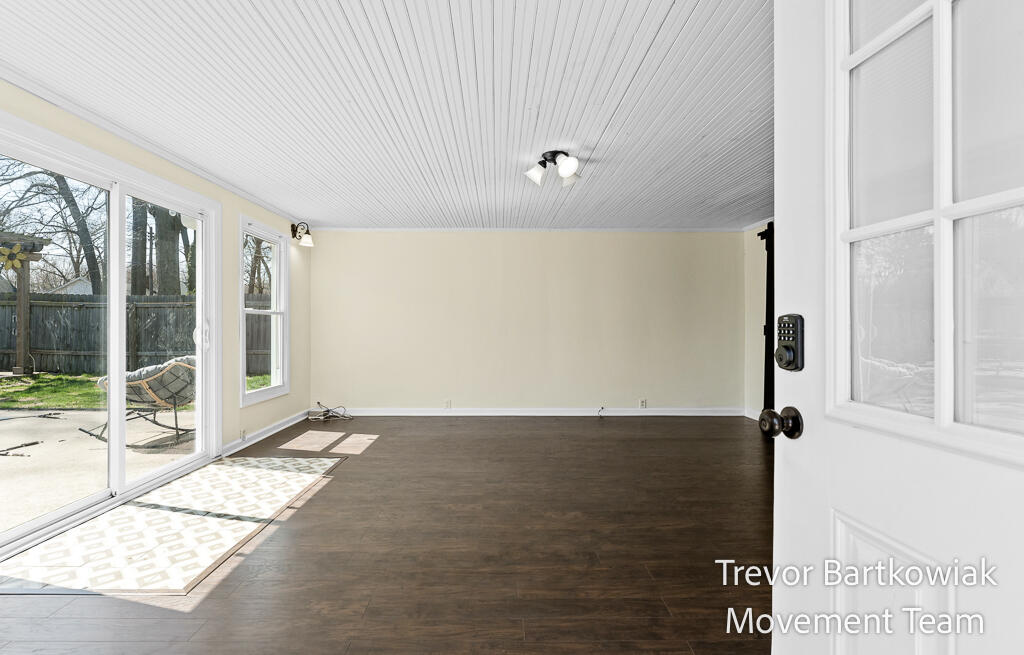 735 Wendover Boulevard, Norton Shores, MI, 49441-5051