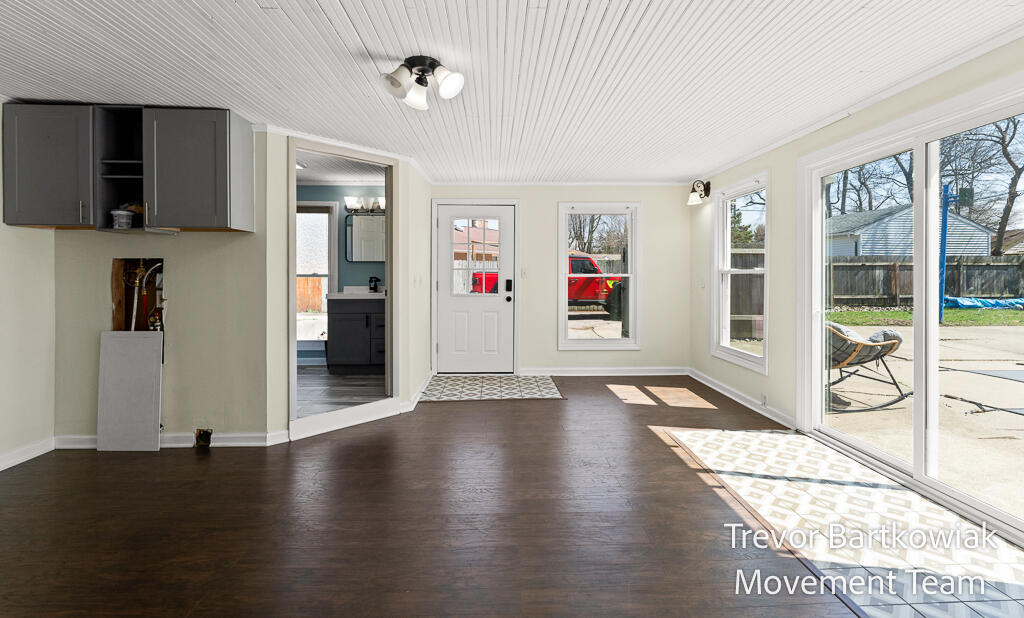 735 Wendover Boulevard, Norton Shores, MI, 49441-5051