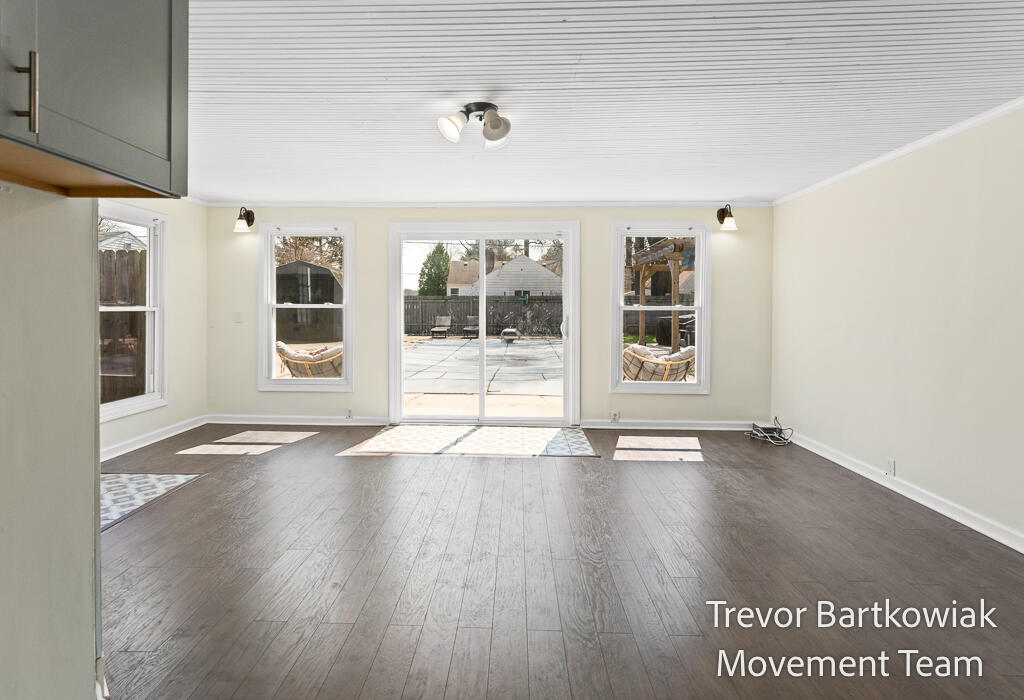 735 Wendover Boulevard, Norton Shores, MI, 49441-5051