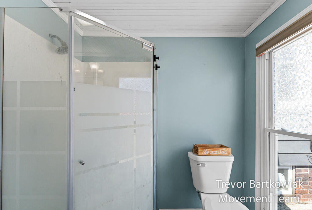 735 Wendover Boulevard, Norton Shores, MI, 49441-5051