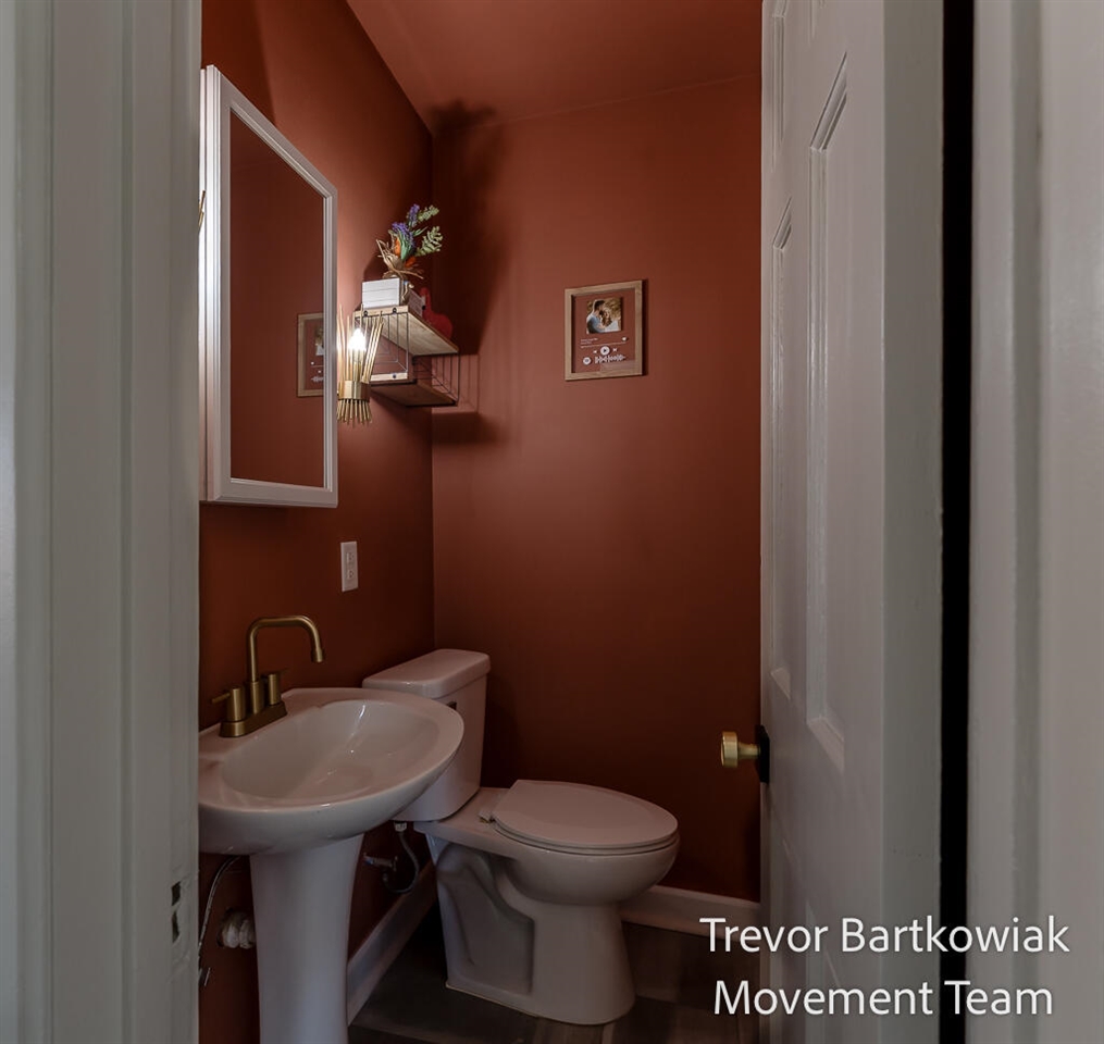 735 Wendover Boulevard, Norton Shores, MI, 49441-5051