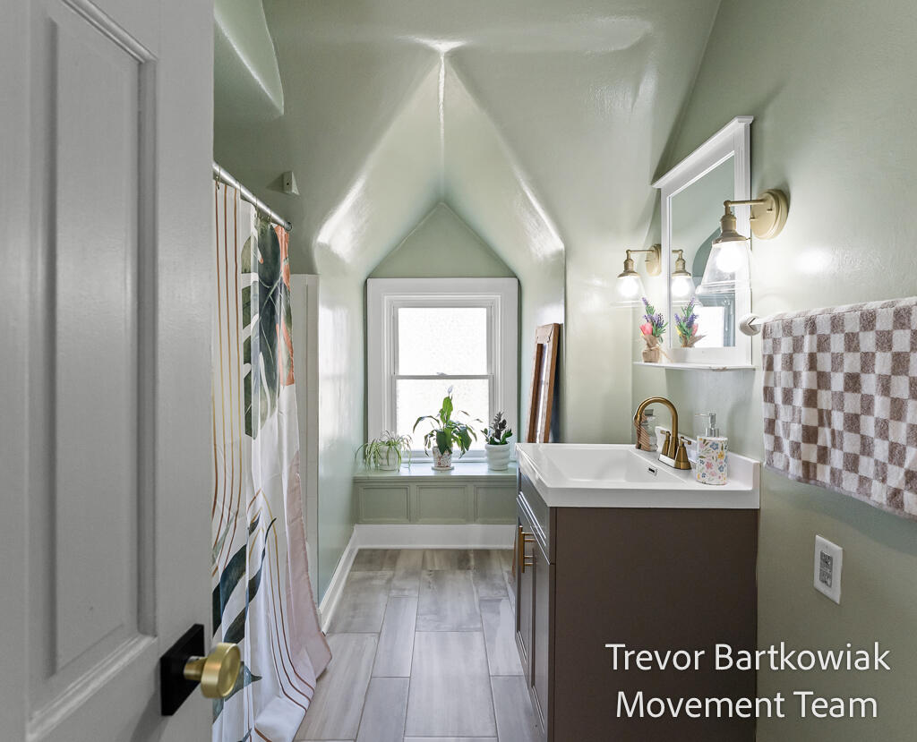 735 Wendover Boulevard, Norton Shores, MI, 49441-5051