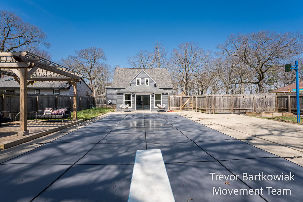 735 Wendover Boulevard, Norton Shores, MI, 49441-5051