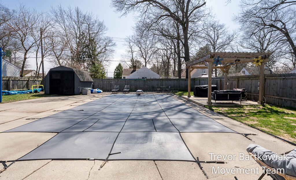 735 Wendover Boulevard, Norton Shores, MI, 49441-5051