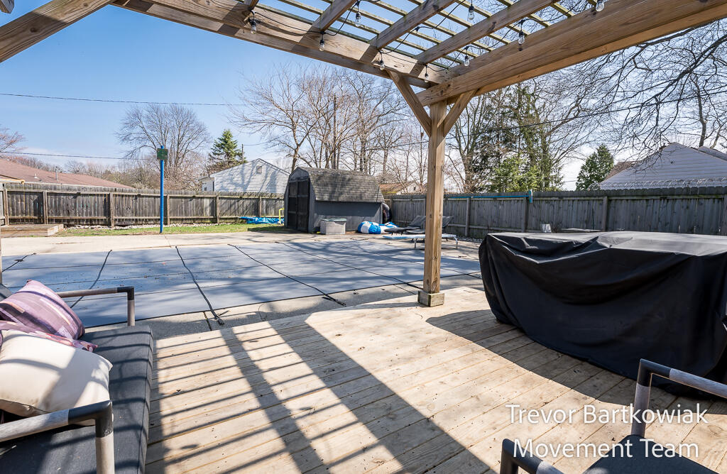 735 Wendover Boulevard, Norton Shores, MI, 49441-5051