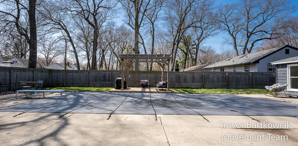 735 Wendover Boulevard, Norton Shores, MI, 49441-5051