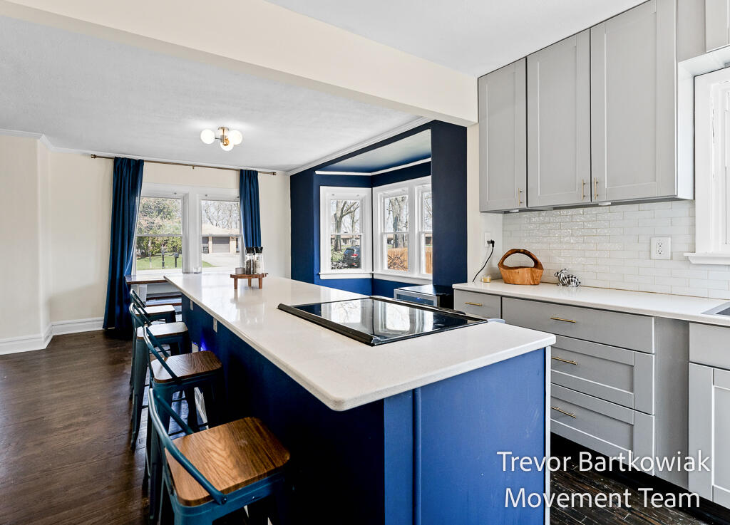 735 Wendover Boulevard, Norton Shores, MI, 49441-5051