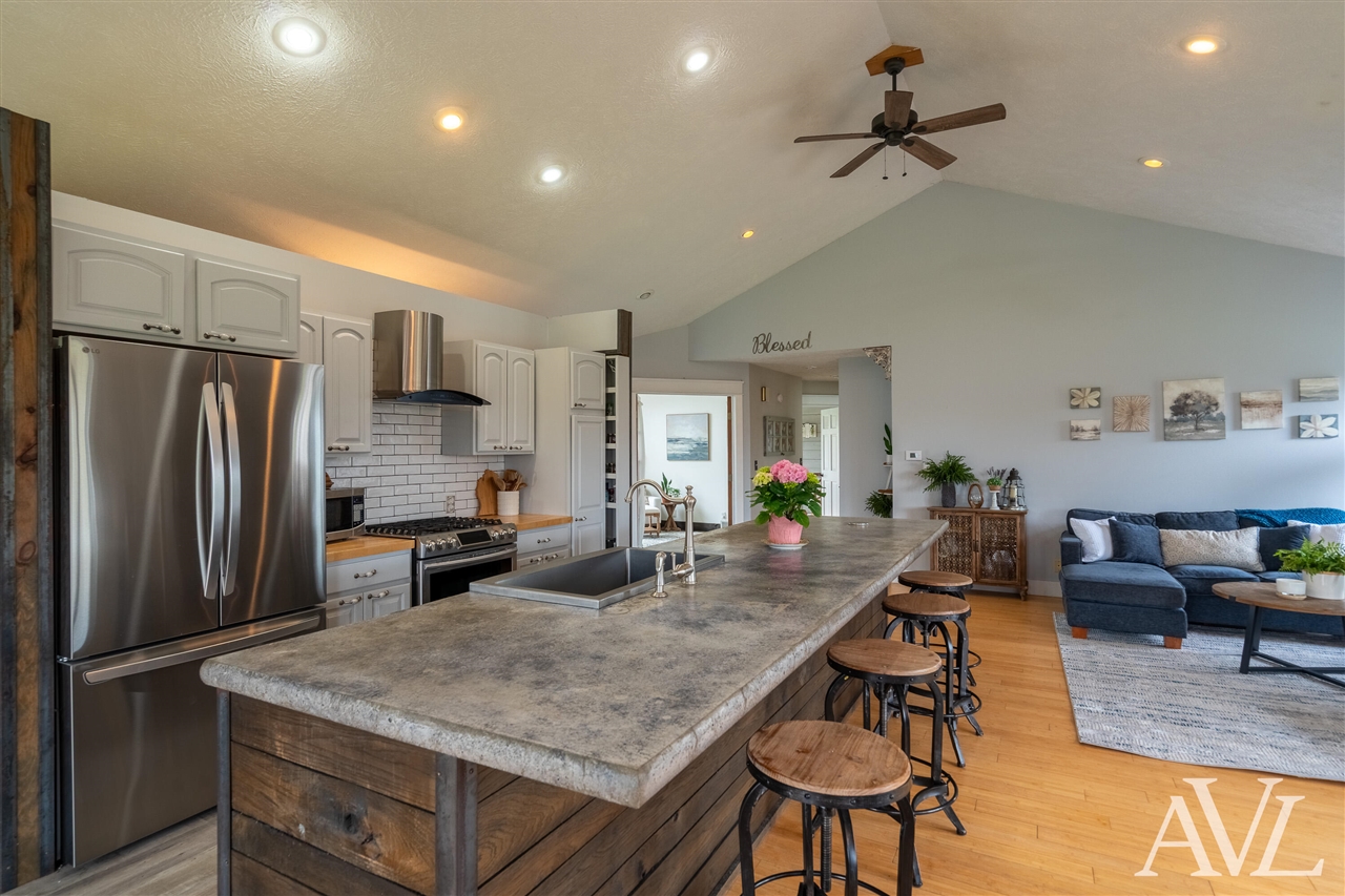 11855 Woodland Park Drive, Belding, MI, 48809-9364