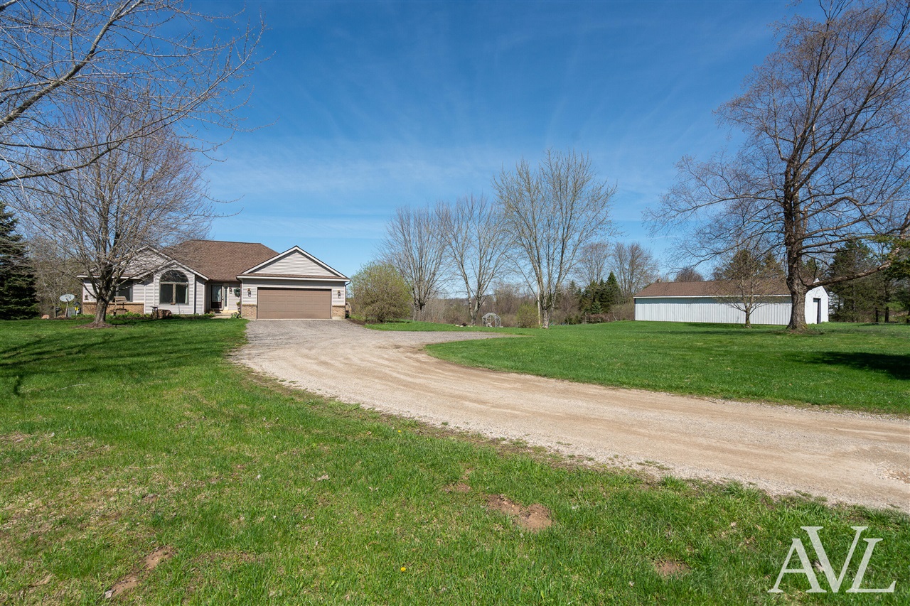 11855 Woodland Park Drive, Belding, MI, 48809-9364